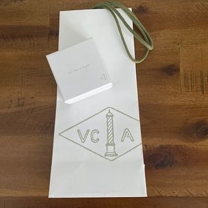 Van Cleef & Arpels gift bag & box